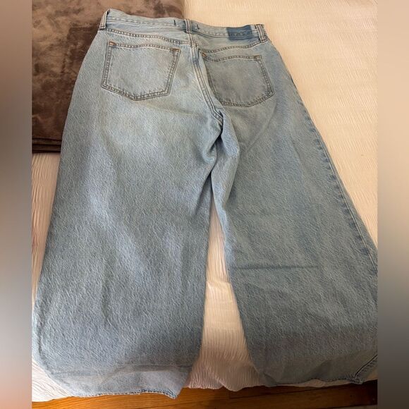 Abercrombie and Fitch High Rise Loose Jean Size 30/10R - Picture 4 of 8
